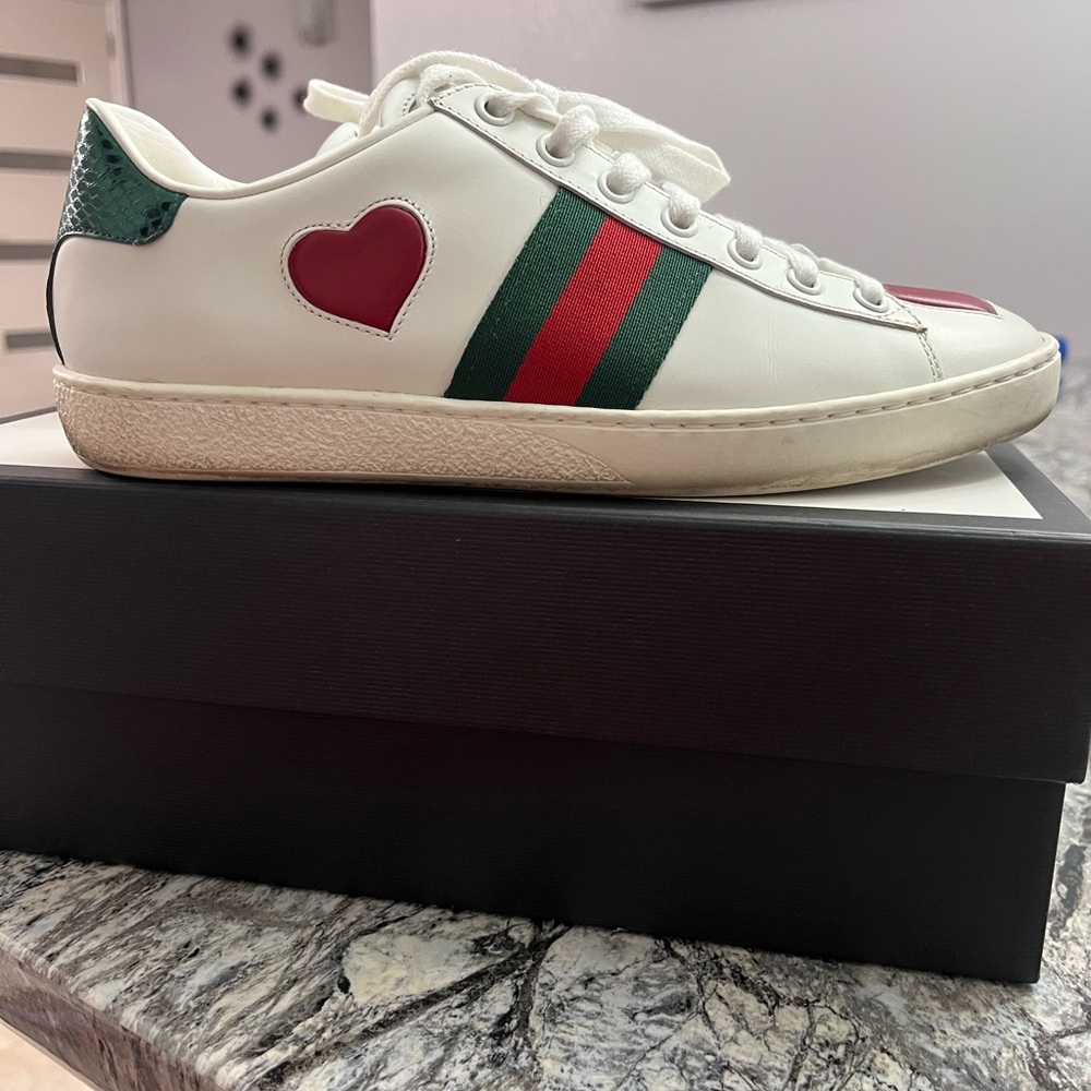 White Gucci Sneakers with Red Heart Detail - Picture 4 of 10